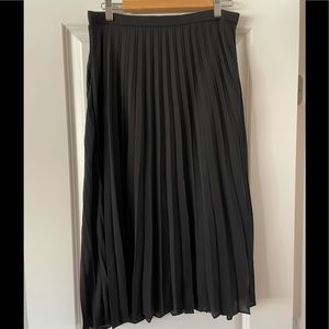 Size 6 J. Crew midi black pleated skirt